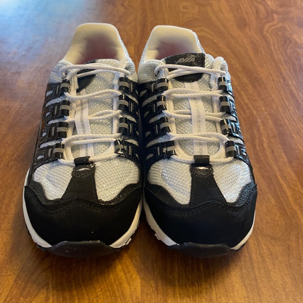 Avia size 2 girls sneakers.  Brand NWOT!